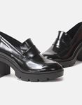 Εικόνα από Loafers λουστρίνι Ελληνικής Κατασκευής με χαμηλό τακούνι Μαύρο