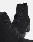 Εικόνα από Ankle μποτάκια suede με τετράγωνο τακούνι Μαύρο