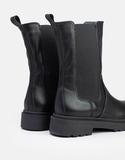 Εικόνα της Basic μονόχρωμα μποτάκια Ελληνικής Κατασκευής με λάστιχο στο πλάι Μαύρο