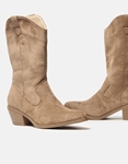 Εικόνα από Basic cowboy μονόχρωμα μποτάκια suede Πούρο