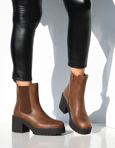 Εικόνα της Μποτάκια με τρακτερωτή σόλα και λάστιχο στο πλάι Ταμπά