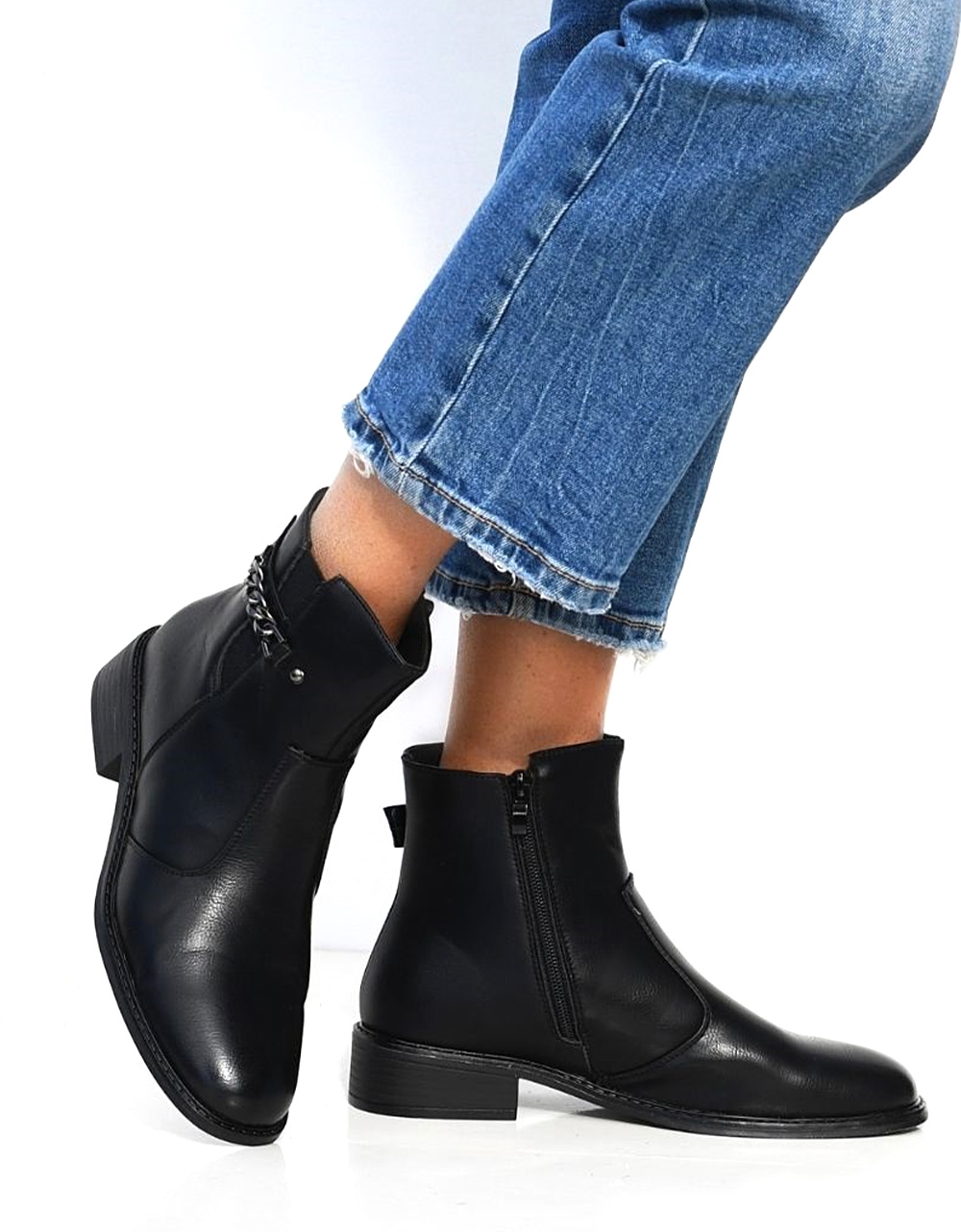 Εικόνα από Μποτάκια αστραγάλου μονόχρωμα με αλυσίδα Μαύρο