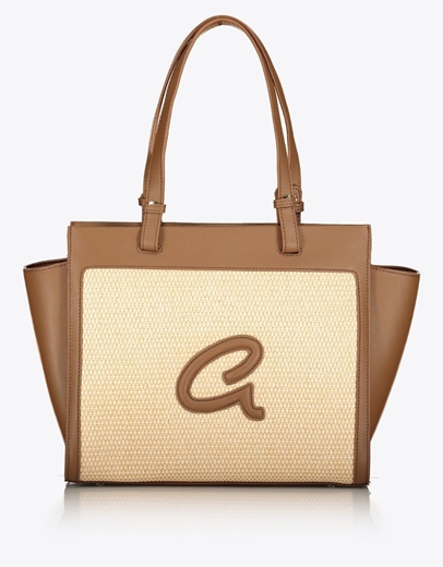 Εικόνα της Τσάντα ώμου ADRIANA με ψάθα και ανάγλυφο μονόγραμμα 'a' Καφέ