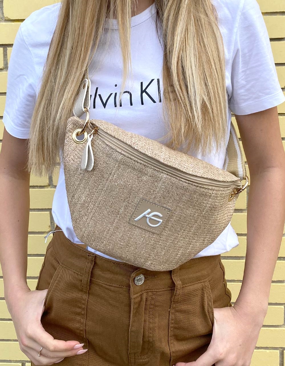 Εικόνα από Crossbody χειροποίητο τσαντάκι με ψάθινη πλέξη S Μπεζ