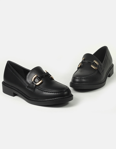 Εικόνα της Γυναικεία flat basic loafers με δίχρωμο διακοσμητικό Μαύρο