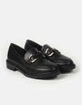 Εικόνα από Γυναικεία flat basic loafers με δίχρωμο διακοσμητικό Μαύρο