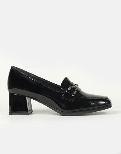 Εικόνα της Γυναικεία loafers μονόχρωμα με τακούνι και διακοσμητικό Μαύρο