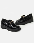 Εικόνα από Γυναικεία loafers λουστρίνο με διακοσμητικό Μαύρο