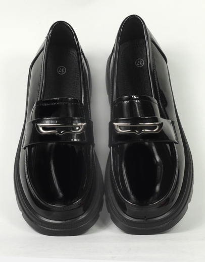 Εικόνα της Γυναικεία basic loafers λουστρίνι με διακοσμητικό Μαύρο