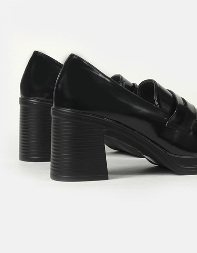 Εικόνα της Γυναικεία loafers μονόχρωμα με τακούνι Μαύρο