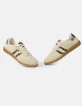 Εικόνα από Sneakers με συνδιασμό υλικών και γραμμικό σχέδιο Λεοπάρ