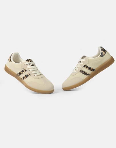 Εικόνα της Sneakers με συνδιασμό υλικών και γραμμικό σχέδιο Λεοπάρ