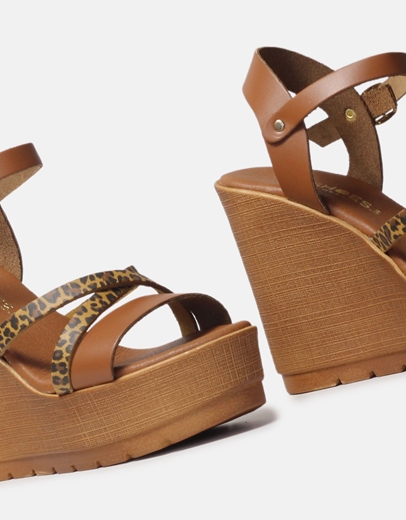 Εικόνα της Δερμάτινες πλατφόρμες Ελληνικής κατασκευής με μοτίβο Ταμπά