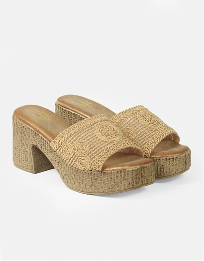 Εικόνα της Boho mules με σχέδιο πλέξης Μπεζ