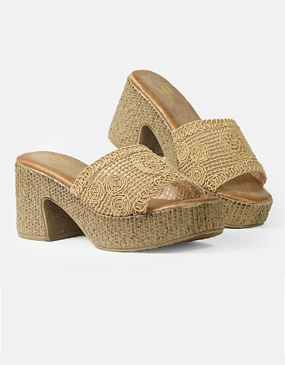 Εικόνα της Boho mules με σχέδιο πλέξης Μπεζ