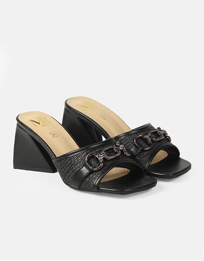 Εικόνα της Mules σε καρέ γραμμή με ψάθινη φάσα και αγκράφα Μαύρο