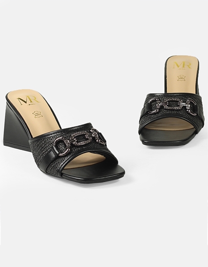 Εικόνα της Mules σε καρέ γραμμή με ψάθινη φάσα και αγκράφα Μαύρο