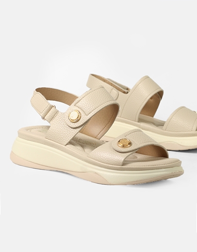 Εικόνα της Comfort γυναικεία σανδάλια με φάσες και διακοσμητικά στοιχεία Μπεζ