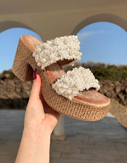 Εικόνα της Boho mules με διπλή φάσα από πέρλες Λευκό