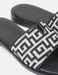 Εικόνα από Σανδάλια flat Ελληνικής κατασκευής με μοτίβο μαιάνδρου Μαύρο