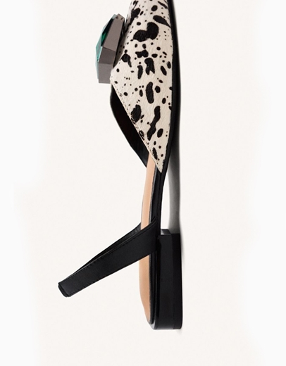 Εικόνα της Δερμάτινα γοβάκια open heel με διακοσμητική πέτρα Λευκό/Μαύρο