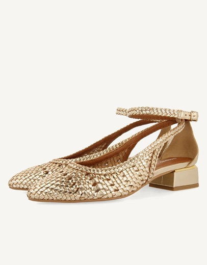 Εικόνα της Δερμάτινα γοβάκια με πλέξη και ανοίγματα Πλατίνα