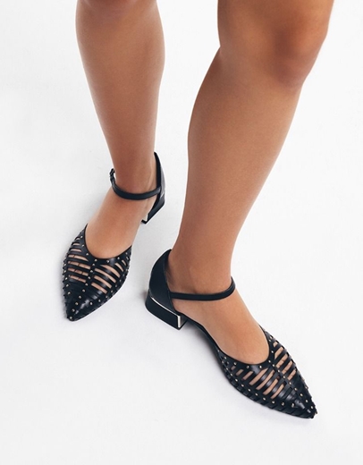 Εικόνα της Δερμάτινες γόβες με ανοίγματα και τρουκς Μαύρο