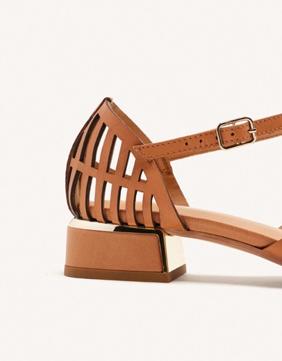 Εικόνα της Δερμάτινες γόβες με ανοίγματα και τρουκς Ταμπά