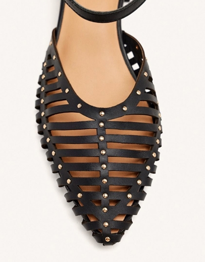 Εικόνα της Δερμάτινες γόβες με ανοίγματα και τρουκς Μαύρο