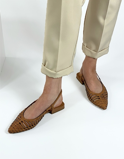 Εικόνα της Δερμάτινα γοβάκια open heel με διακοσμητική τρουκς Ταμπά