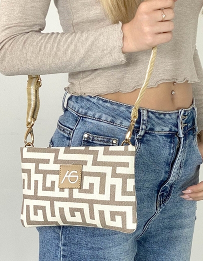 Εικόνα της Χιαστί χειροποίητο τσαντάκι - φάκελος με μαίανδρο Μπεζ