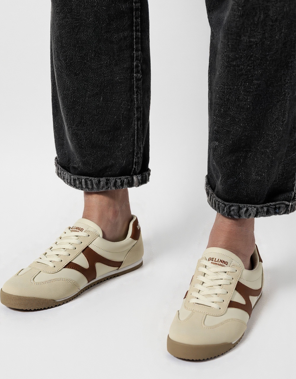 Εικόνα από Sneakers γυναικεια basic με σχέδιο στο πλάι Καφέ