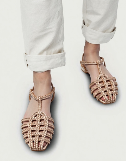 Εικόνα της Δερμάτινα σανδάλια διάτριτα με σχέδιο πλέξης Πλατίνα