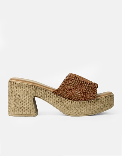 Εικόνα της Boho mules με σχέδιο πλέξης Ταμπά