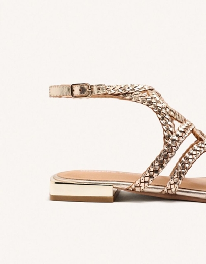 Εικόνα της Δερμάτινα σανδάλια Gioseppo με πλεκτά λουράκια Πλατίνα