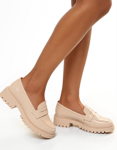 Εικόνα της Basic μονόχρωμα loafers Ελληνικής Κατασκευής με τρακτερωτή σόλα Nude