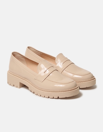 Εικόνα της Basic μονόχρωμα loafers Ελληνικής Κατασκευής με τρακτερωτή σόλα Nude