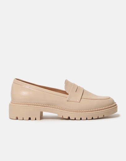 Εικόνα της Basic μονόχρωμα loafers Ελληνικής Κατασκευής με τρακτερωτή σόλα Nude