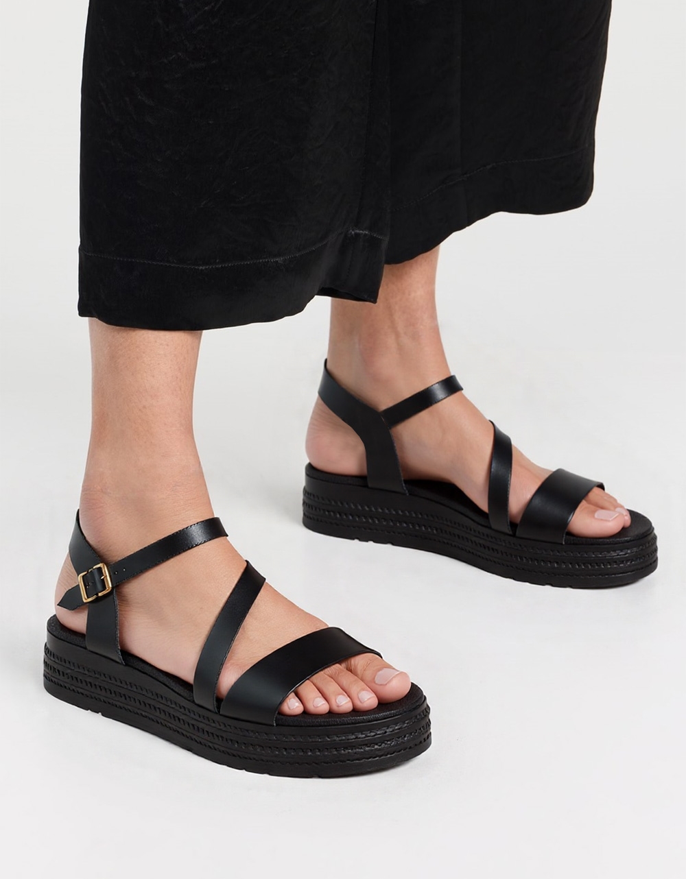 Εικόνα από Δερμάτινα σανδάλια flatforms Ελληνικής κατασκευής Μαύρο