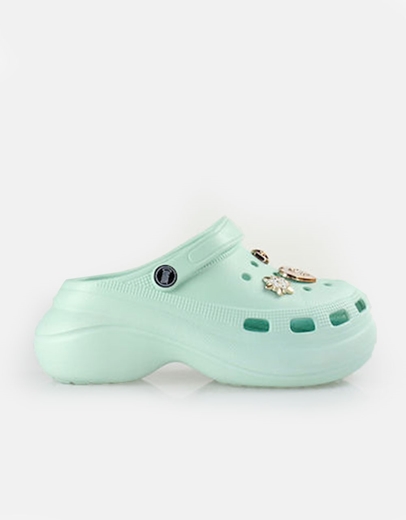 Εικόνα της Γυναικεία σαμπό με μεταλλικά διακοσμητικά στοιχεία Βεραμάν