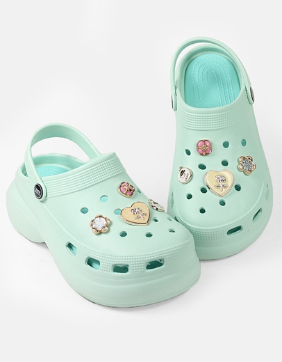 Εικόνα της Γυναικεία σαμπό με μεταλλικά διακοσμητικά στοιχεία Βεραμάν