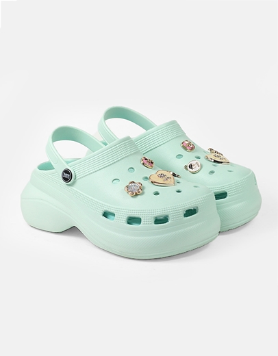 Εικόνα της Γυναικεία σαμπό με μεταλλικά διακοσμητικά στοιχεία Βεραμάν