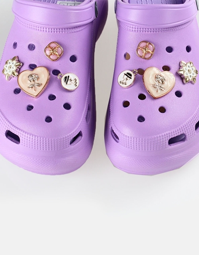 Εικόνα της Γυναικεία σαμπό με μεταλλικά διακοσμητικά στοιχεία Μωβ