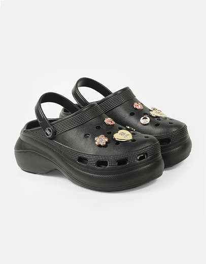 Εικόνα της Γυναικεία σαμπό με μεταλλικά διακοσμητικά στοιχεία Μαύρο