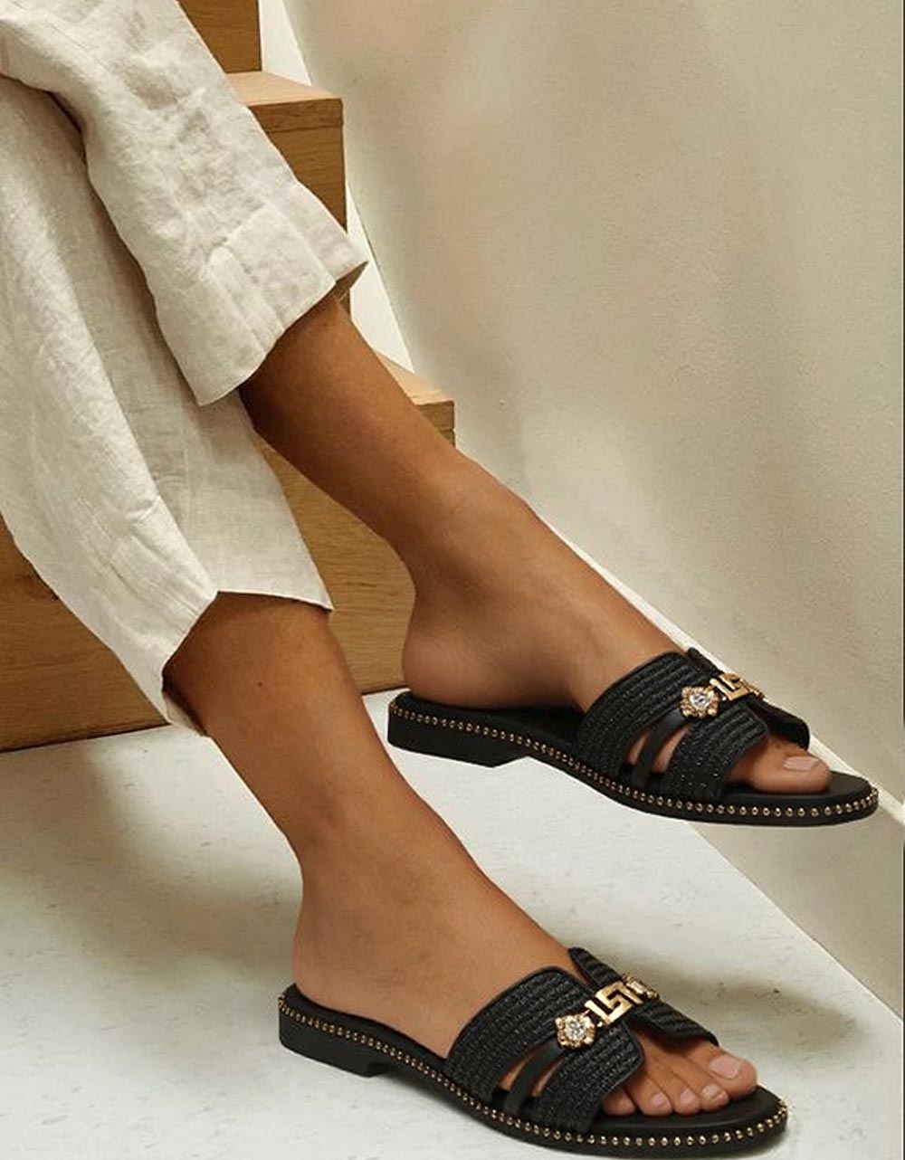 Εικόνα από Σανδάλια ψάθινα Ελληνικής Κατασκευής με αγκράφα Μαύρο