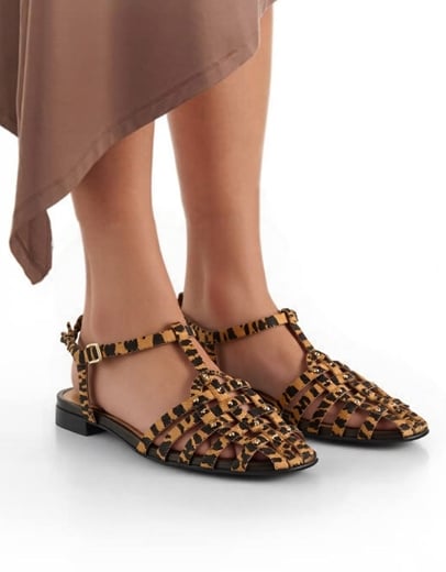 Εικόνα της Δερμάτινα σανδάλια διάτριτα με σχέδιο print Λεοπάρ