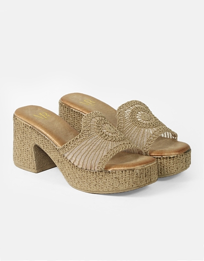 Εικόνα της Boho mules με σχέδιο από δαντέλα Μπεζ