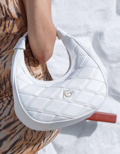 Εικόνα της Γυναικείο μονόχρωμο τσαντάκι χερός καπιτονέ Λευκό