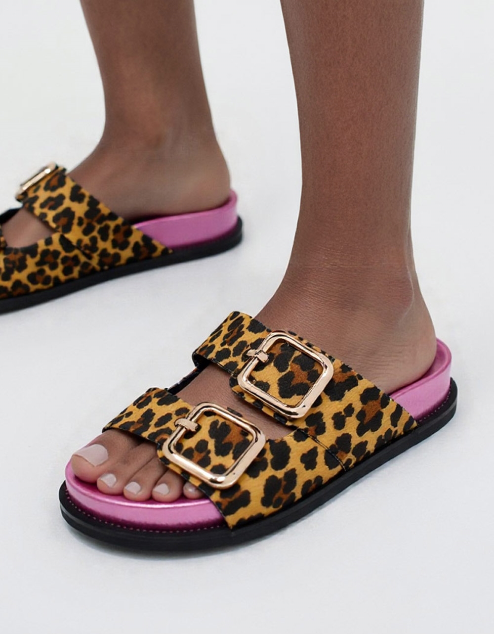 Εικόνα από Δερμάτινα σανδάλια με διχρωμία και σχέδιο print Λεοπάρ