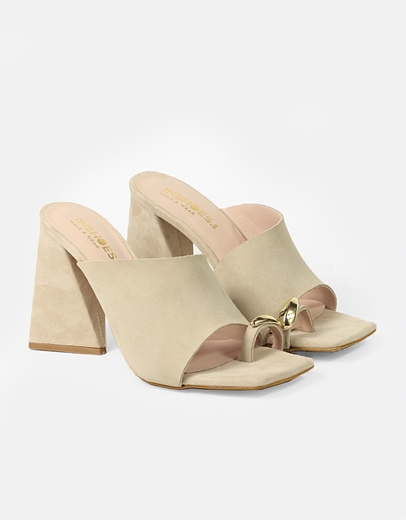 Εικόνα της Mules Ελληνικής κατασκευής με toe ring και ιδιαίτερο τακούνι Μπεζ